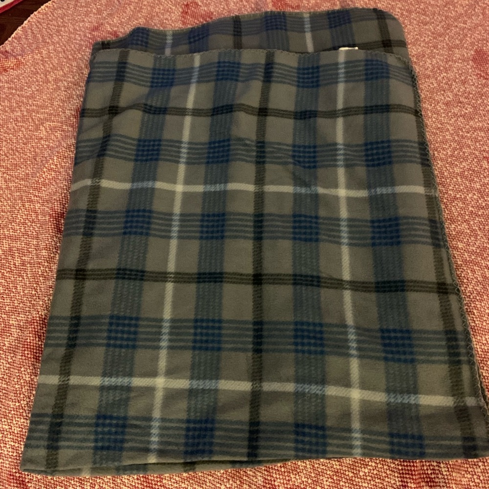 Throw blanket